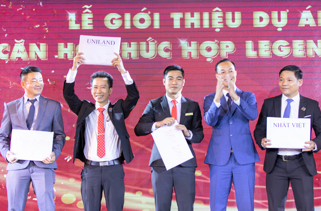 Legend Complex chinh phục khách hàng - 2