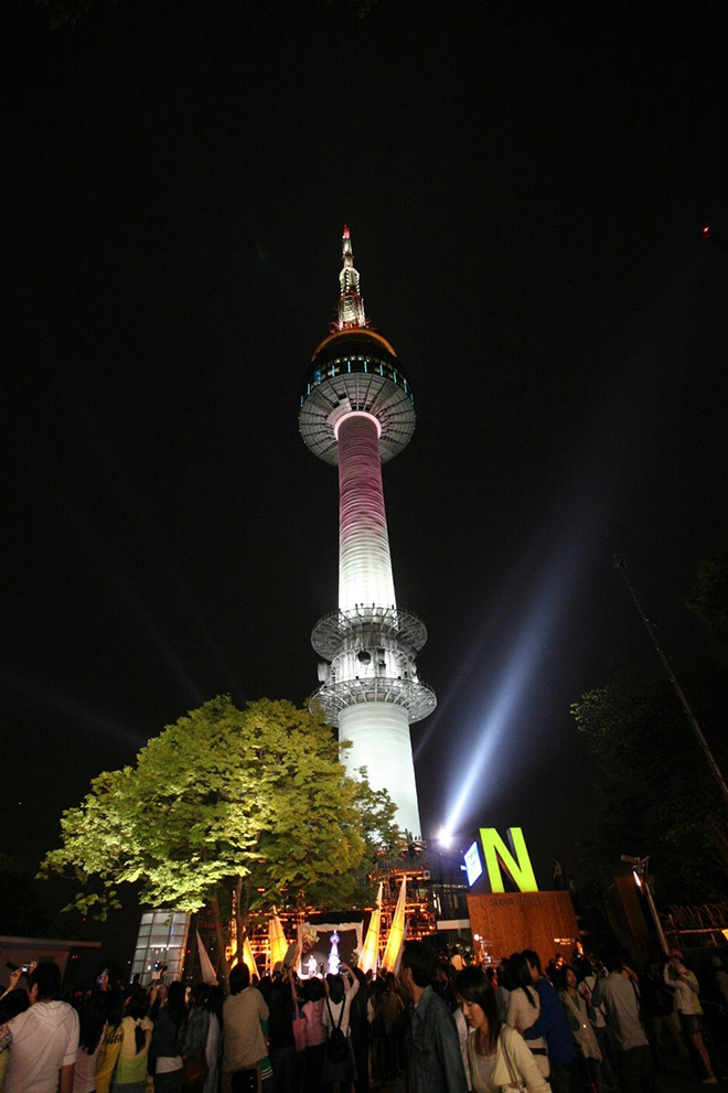 Tháp Namsan Seoul đẹp lộng lẫy về đêm