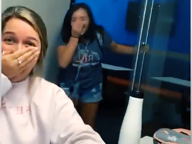 Cười 24H - Hài hước với những pha "đâm đầu cửa kính"