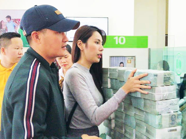 Giải trí - Thủy Tiên than hết tiền, Công Vinh bắt đóng ngay tài khoản cứu trợ miền Trung