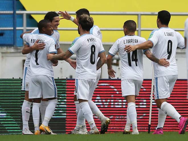 Uruguay đại thắng Colombia 3-0 với các bàn thắng của Suarez &amp; Cavani