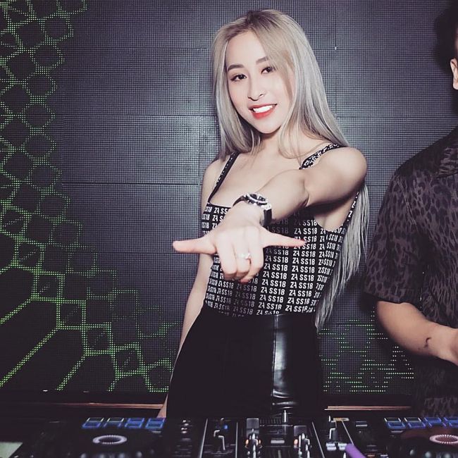 Cũng giống như DJ Mi-A, Hải Yến vấp phải sự phản đối quyết liệt của gia đình khi theo đuổi sự nghiệp DJ.

