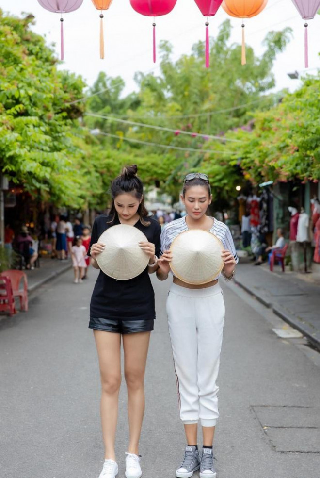 Chiều cao choáng ngợp, như “người khổng lồ” của Mai Phương Thúy - 9