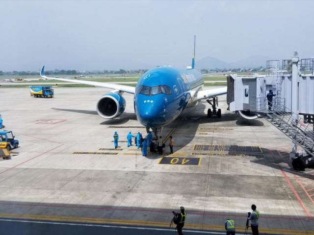 Tin tức trong ngày - Mở cửa bầu trời: Chưa thể, vì sao?