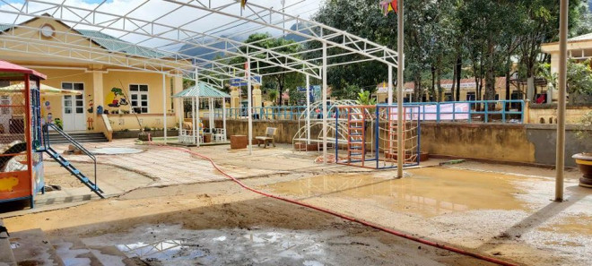 Trường học ngồn ngang sau thiên tai