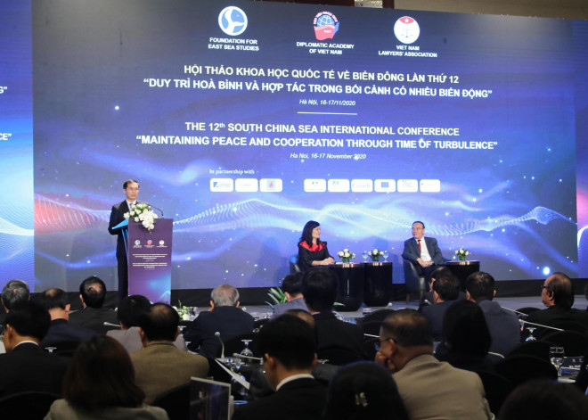 Thứ trưởng Thường trực Bộ Ngoại giao Bùi Thanh Sơn phát biểu tại Hội thảo khoa học quốc tế về biển Đông lần thứ 12 Ảnh: TTXVN