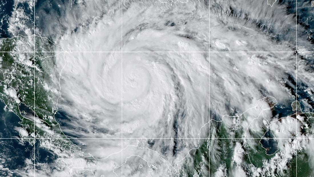 Hòn đảo Colombia lần đầu tiên trong lịch sử đón siêu bão sức mạnh khủng khiếp - 1