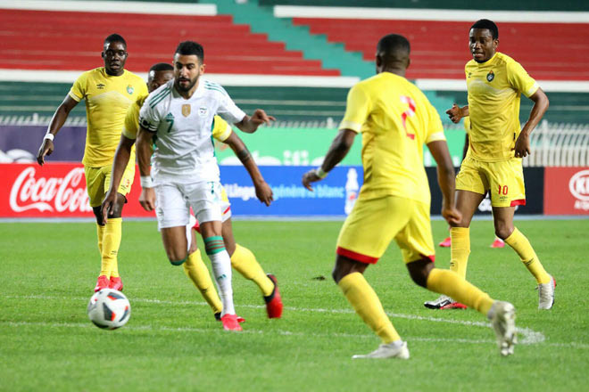 Mahrez ghi bàn 2 trận liền vào lưới ĐT Zimbabwe giúp ĐT Algeria sáng cửa dự VCK CAN năm sau