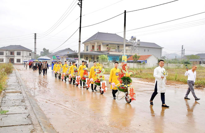 Cưới cô gái nhà sát vách, chàng trai Thái Nguyên đem dàn xe rùa đi hỏi vợ - 2