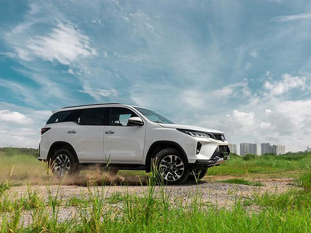 Ô tô - Doanh số SUV 7 chỗ tháng 10/2020, Toyota Fortuner lấy lại ngôi vương