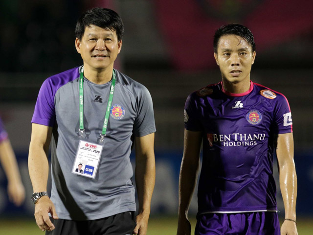 Bóng đá - Sài Gòn gây sốc thải 18 cầu thủ, HLV "dị" nhất V-League bị chê bai thậm tệ
