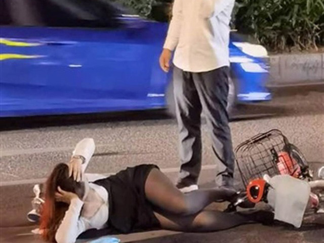 Bạn trẻ - Cuộc sống - Cô gái gặp tai nạn, tất cả chỉ chú ý tới vòng một và dáng nằm "khó đỡ"