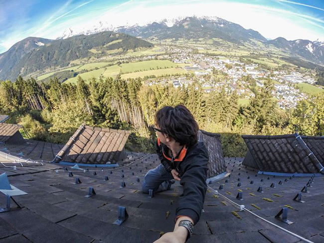 Nước Áo xinh đẹp: Benjamin Wong đã có một bức tự sướng tuyệt đẹp được chụp khi đang leo lên một mái nhà dốc.
