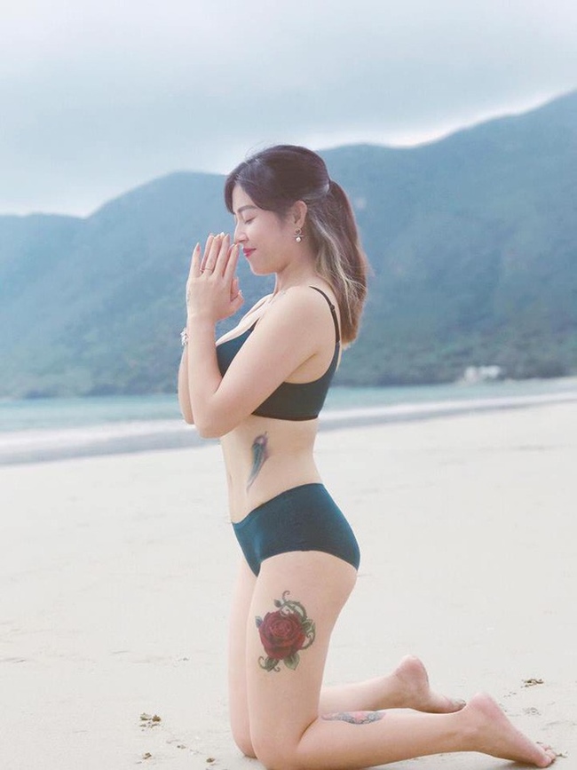 MC Hoàng Linh sở hữu hình xăm bông hoa hồng cực đại trên đùi. Hình xăm này chỉ lộ rõ khi nữ BTV 8X diện bikini.
