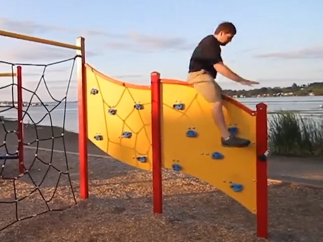 Cười 24H - Những tai nạn "thốn lên tận rốn" trong một ngày đen tối