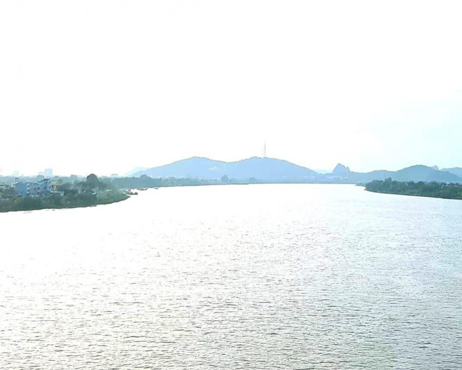 Từ cầu Nguyệt Viên nhìn ra sông Mã. Ảnh: Nguyễn Sáng
