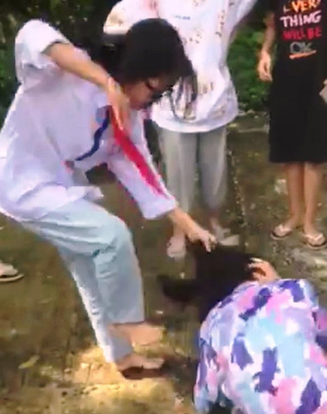 Hình ảnh nữ sinh bị đánh dã man ở Thanh Hóa