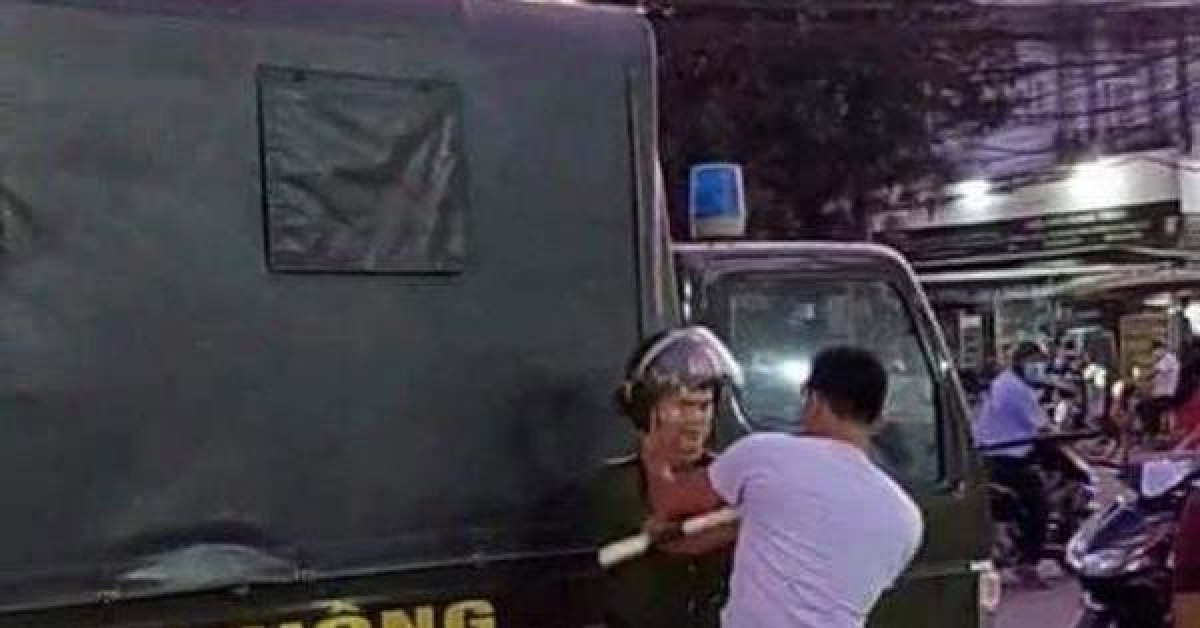 Tin tức trong ngày - Ba thanh niên xin bỏ qua không được, liền tấn công cảnh sát giao thông