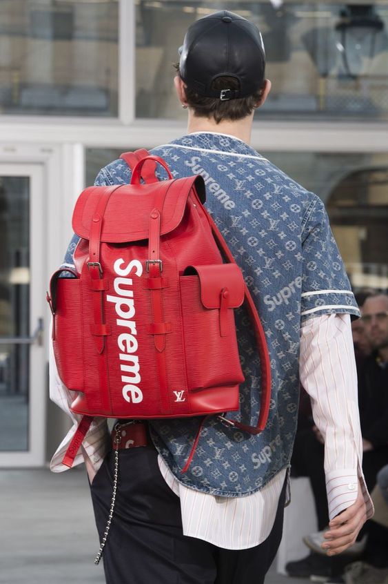 Hãng streetwear vạn người mê Supreme có chết sau khi bán mình cho đại gia thời trang? - 1