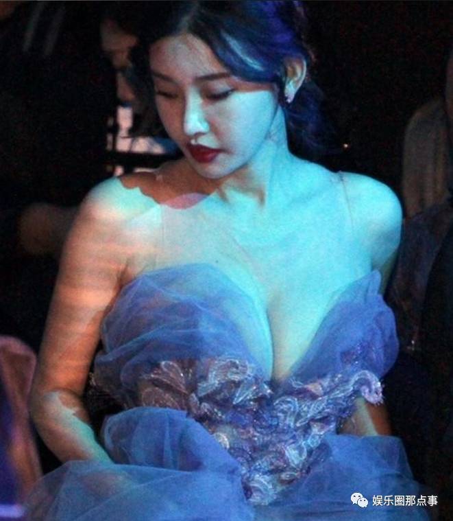Mỹ nhân của ông trùm phim 18+ Hong Kong có vòng 1 "khủng" không kém "đệ nhất ngực đẹp" - 1