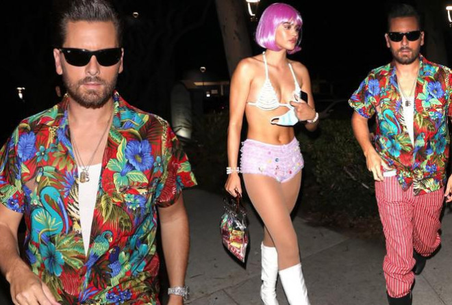 Tình mới 19 tuổi của 'trai hư' Scott Disick chuộng mốt hở bạo - 1