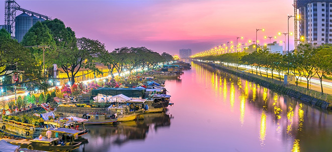 Bến Hoa Tết Bình Đông, mặt tiền dự án D-Aqua những ngày vào Xuân