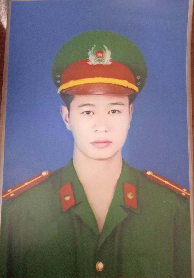 Đại úy Nguyễn Tuấn Minh hy sinh trong khi làm nhiệm vụ.
