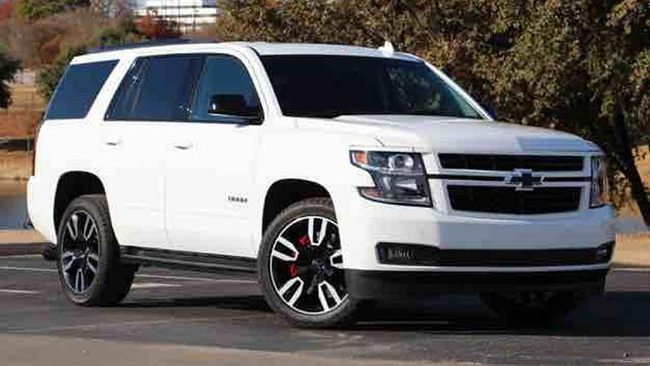 8. Chevrolet Tahoe 2020 (giá khởi điểm: 49.000 USD, điểm tổng thể: 8/10)
