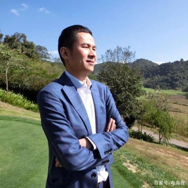 Qian Fenglei là bạn thân của Jack Ma - người sáng lập Alibaba.
