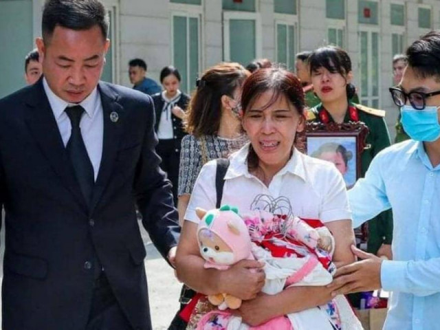 Pháp luật - Bà ngoại bé gái bị bố dượng, mẹ đẻ sát hại: "2 bị cáo hãy xin lỗi con mình"