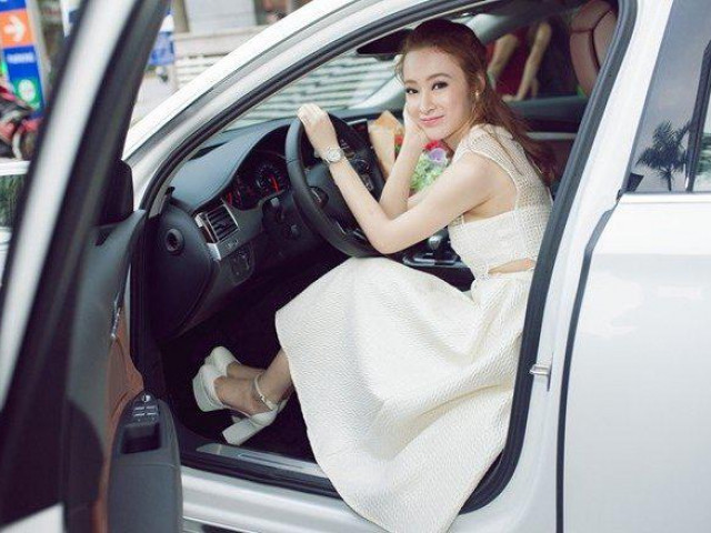 Thị trường - Tiêu dùng - Bóc giá dàn xế hộp "không phải dạng vừa" qua tay Angela Phương Trinh