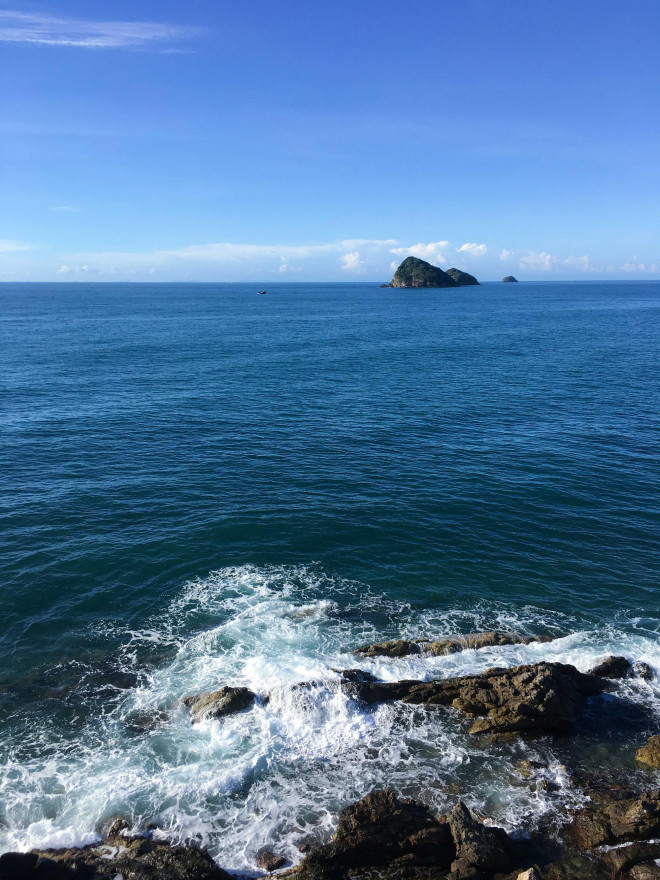 Một góc nhìn từ miếu Ngư Thần