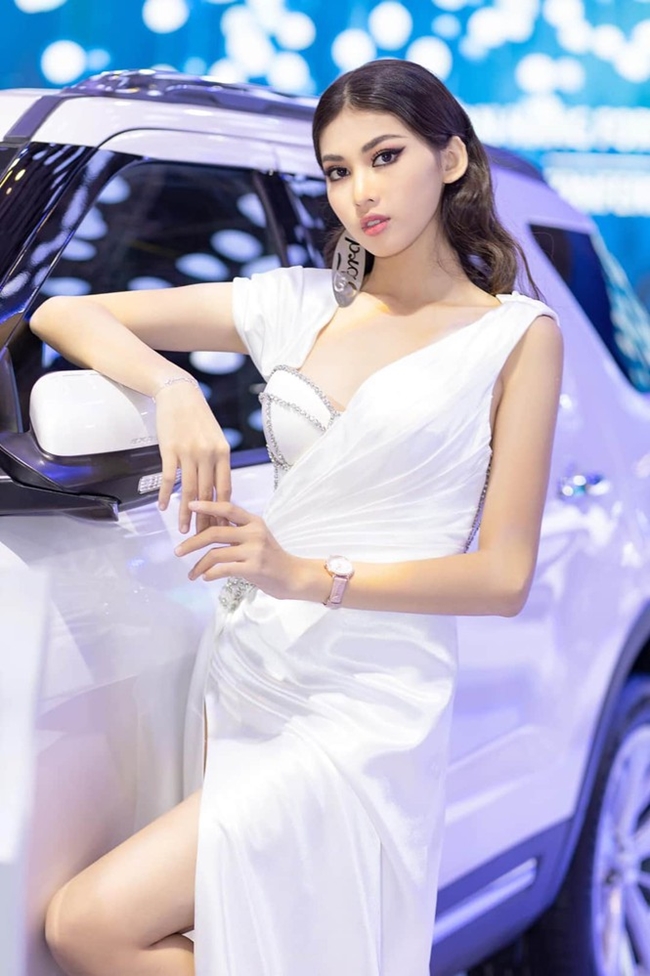 Nữ sinh năm 2 khoa Quản trị Kinh doanh trường Đại học&nbsp;HUTECH từng tham gia 1 số show diễn thời trang của các NTK trong nước và là học trò của Võ Hoàng Yến.
