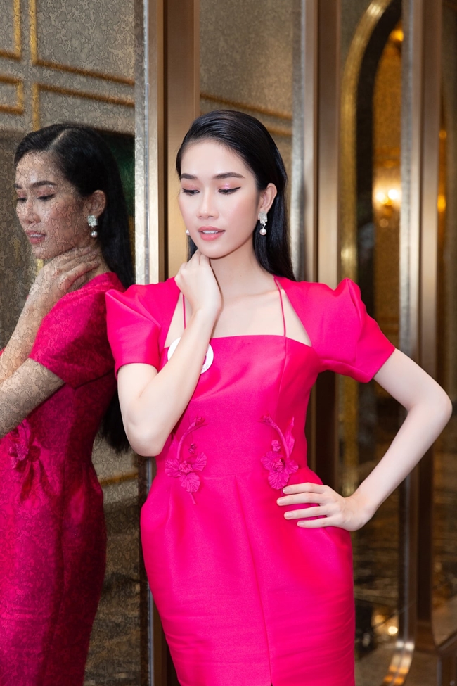 Phương Anh có chiều cao đặc biệt nổi bật so với dàn thí sinh dự thi năm nay là&nbsp;1m77m cùng số đo 3 vòng là&nbsp;82-61-90 cm.&nbsp;
