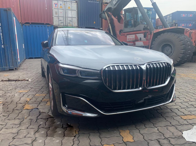 BMW 750Li 2020 phiên bản 4 chỗ cập cảng Việt Nam, giá khoảng 10 tỷ đồng - 2