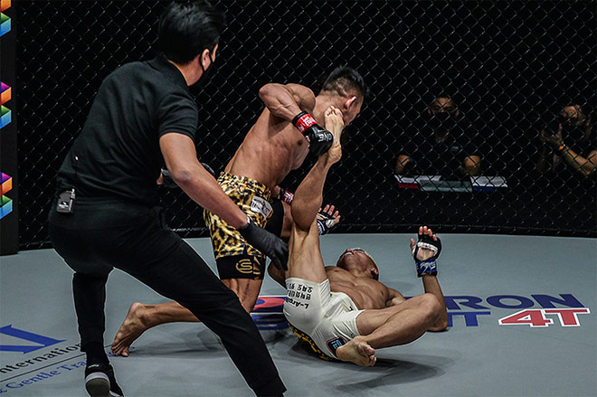 Takahashi đánh đối thủ chổng vó ngày trở lại sàn MMA