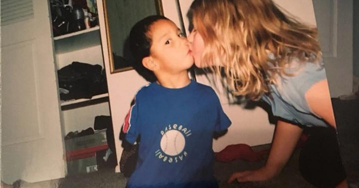 Bạn trẻ - Cuộc sống - Bị mẹ ruột bỏ rơi vì không có tay chân, 20 năm sau chàng trai khiến thế giới kinh ngạc