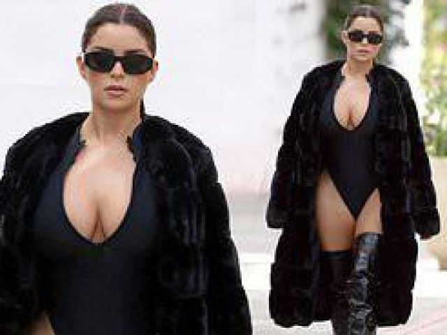 Làm đẹp - 'Nữ hoàng nội y' nước Anh mặc bodysuit khoe 3 vòng 'phồn thực'