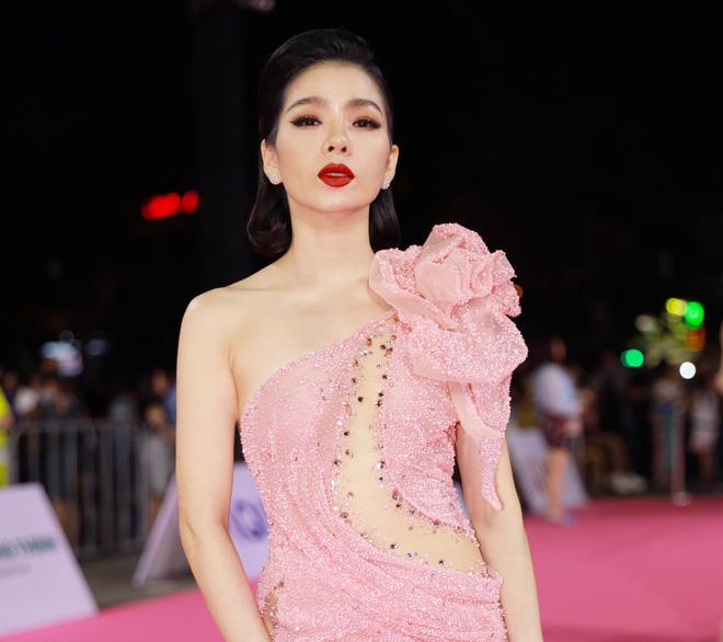 Lệ Quyên mặc váy xuyên thấu quyến rũ, xẻ đùi cao "đốt mắt" khi không thuộc về ai - 5