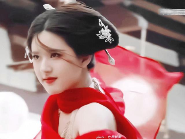 Làm đẹp - "Thánh nữ xuyên không” gây "sốt" với ảnh chưa qua chỉnh sửa xinh đẹp không kém trên phim cổ trang