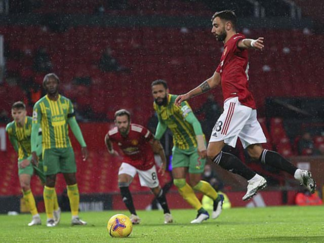 Bóng đá - Tin HOT bóng đá sáng 23/11: Cựu tiền đạo đòi cấm cách đá 11m của Fernandes