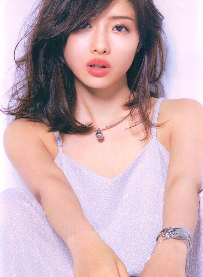 3. Xếp thứ 3 trong danh sách là người đẹp Ishihara Satomi vốn được mệnh là là "Kim Tae Hee của Nhật Bản".
