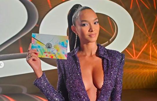 'Thiên thần' Lais Ribeiro khoe ngực đầy táo bạo tại giải Grammy Latin - 2