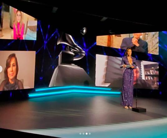 'Thiên thần' Lais Ribeiro khoe ngực đầy táo bạo tại giải Grammy Latin - 3