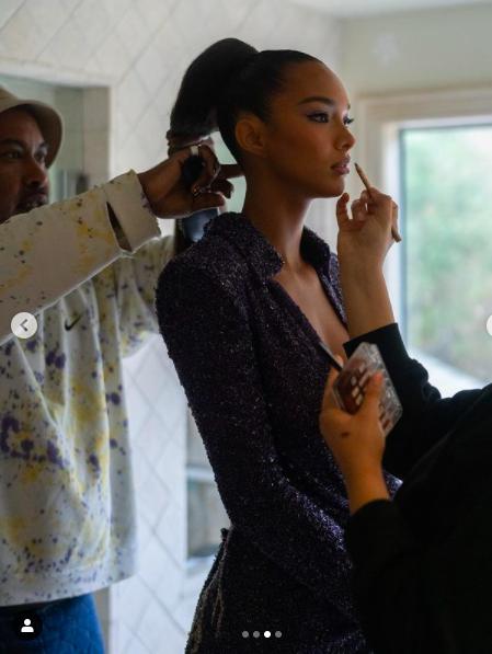 'Thiên thần' Lais Ribeiro khoe ngực đầy táo bạo tại giải Grammy Latin - 7