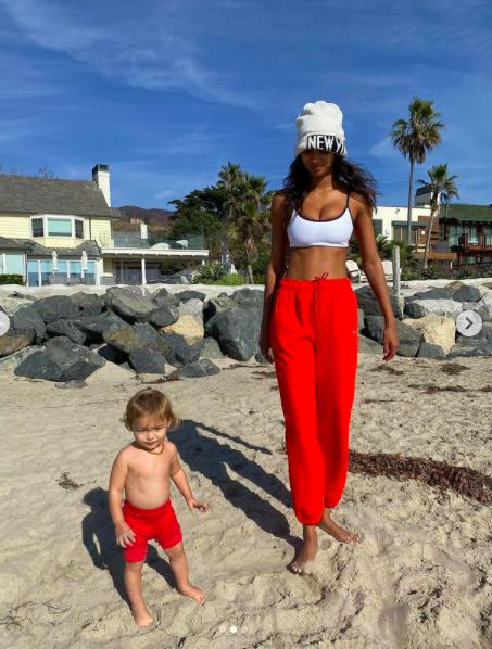 'Thiên thần' Lais Ribeiro khoe ngực đầy táo bạo tại giải Grammy Latin - 10