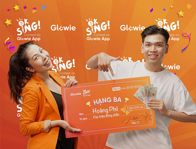 Người chiến thắng cuộc thi OK Sing! Nhận giải tại văn phòng Glowie.