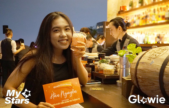 Nhà Săn Tài Năng tháng 10 nhận giải thưởng từ Glowie App.