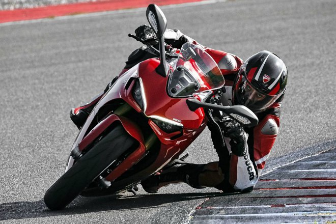 Loạt đổi mới khủng trên “mãnh tướng” 2021 Ducati Supersport 950 - 4