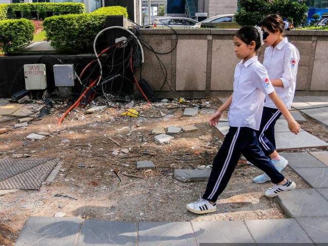 Tin tức trong ngày - Đá lát vỉa hè độ bền 70 năm "vỡ không thương tiếc" chỉ sau 3 năm ở Hà Nội